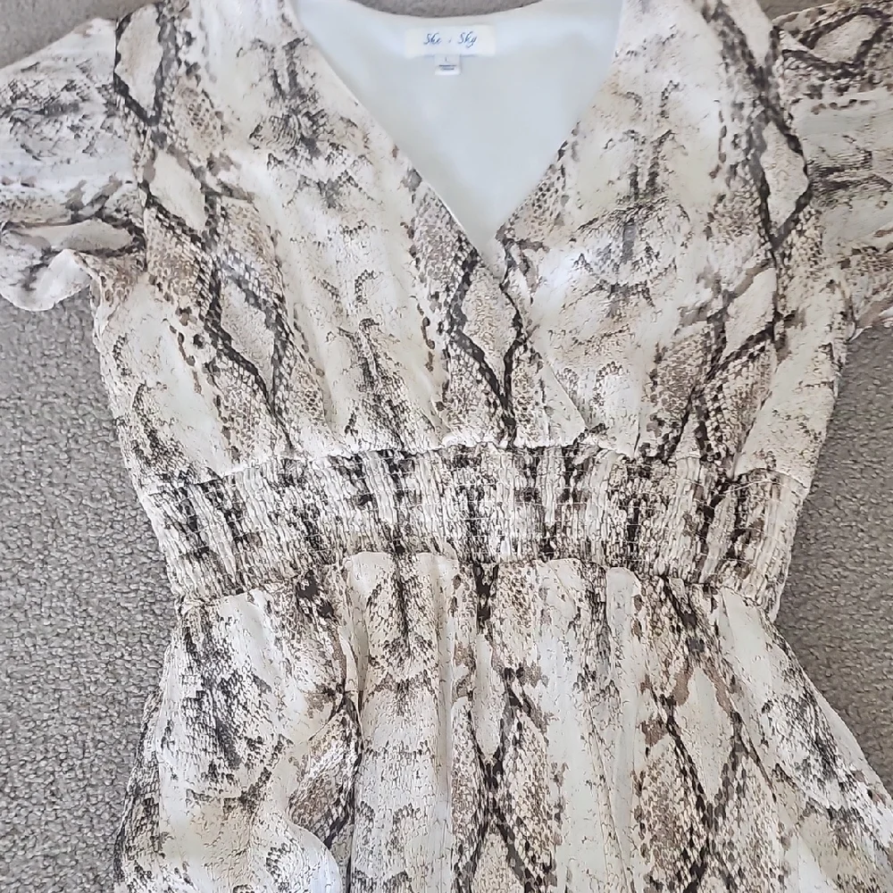 Elegant Snake Print Dress - Picture 6 of 6